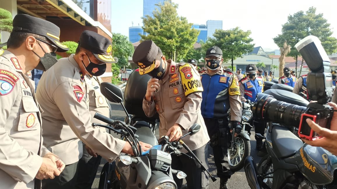 Kapolda Jatim Berikan 250 Unit Sepeda Motor dan 2 Unit Ambulance Demi Menunjang Kinerja Babinkantibmas