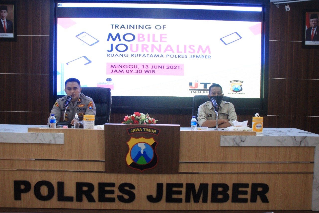 IJTI Jember Inisiasi Training OF Mobile Journalism di Polres Jember.
