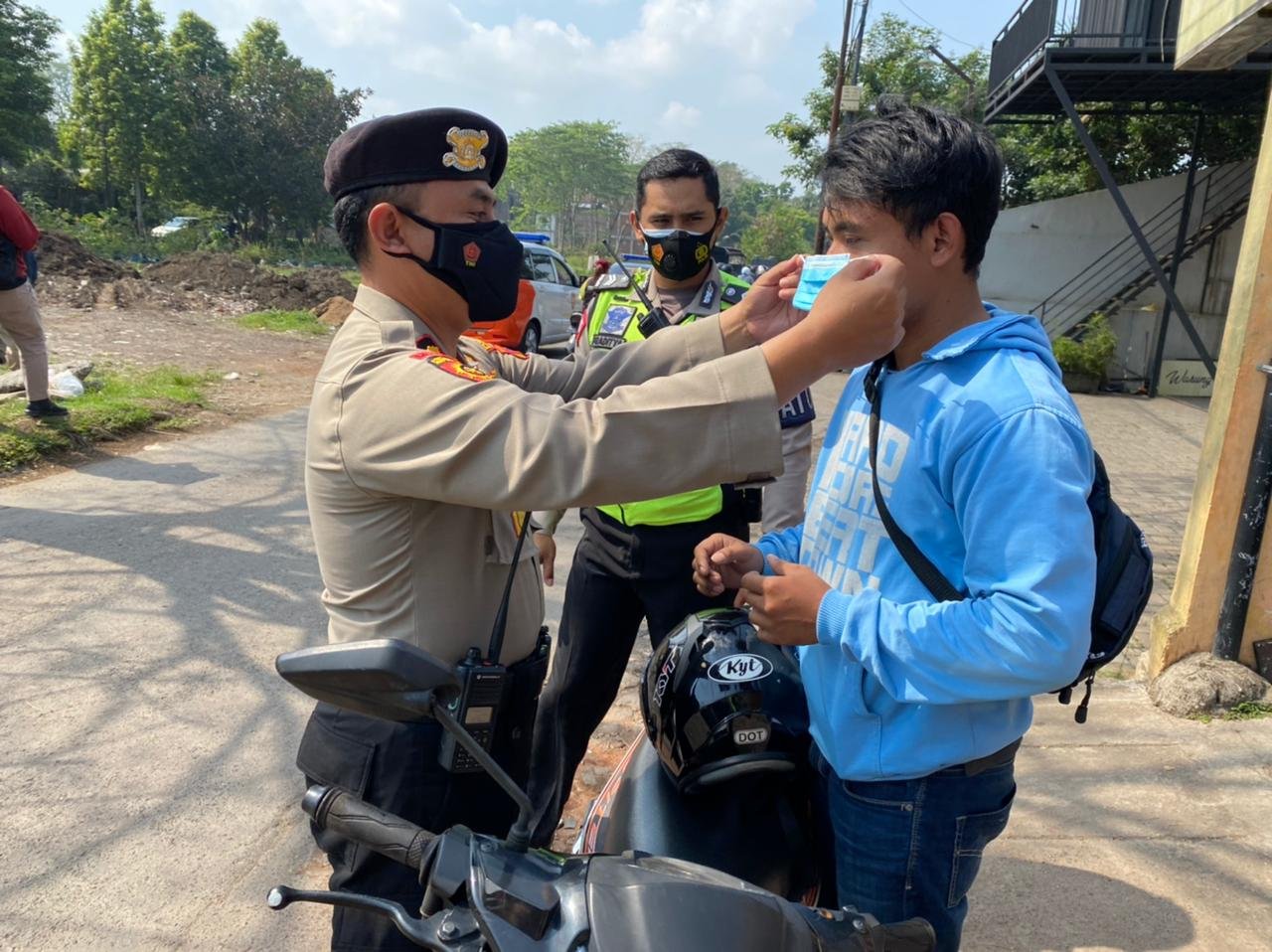 Operasi Yustisi Tertibkan Warung di massa PPKM Darurat