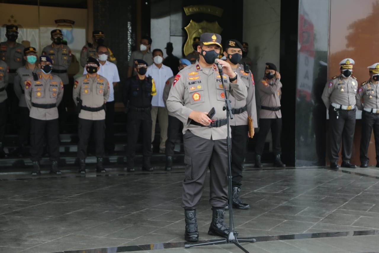 Penerapan Hari Pertama PPKM Darurat, Polda Jatim Berangkatkan Patroli Show Of Force