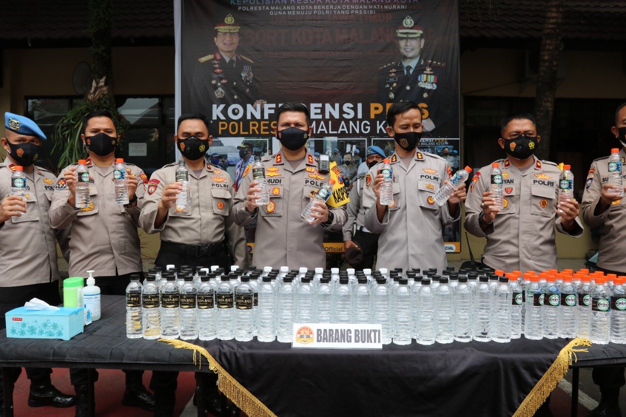 Polresta Malang Kota Gagalkan Peredaran 2820 Botol Miras Ilegal