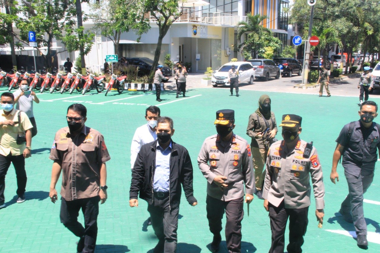 Komisi III DPR RI dan Kapolda Jatim Tinjau Pelaksanaan Vaksinasi Tahanan Polrestabes Surabaya