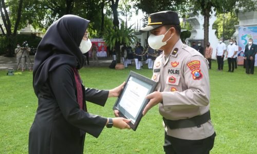 Hari Kesehatan Nasional 2021, Bupati Ipuk Beri Penghargaan Kepada Polresta Banyuwangi