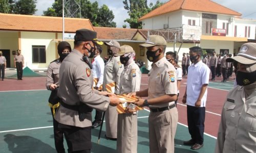 Tercatat Berprestasi, Puluhan Anggota Polres Bondowoso Mendapat Penghargaan