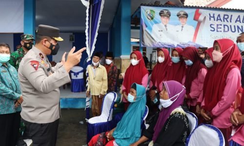 Wakapolda Jatim Apresiasi Pelaksanaan Vaksinasi Serentak Polres Sampang Di Kecamatan Pangarengan