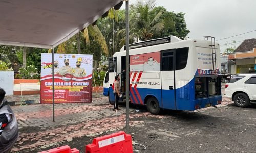 Ditlantas Polda Jatim dan Polres Lumajang Gelar Pelayanan Perpanjangan SIM Gratis dan Vaksinasi Covid-19 bagi Korban Terdampak Erupsi Semeru