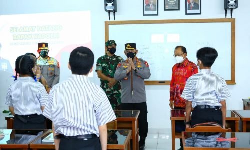 Pelajar Senang Bisa Belajar Tatap Muka, Kapolri: Fokus Gapai Cita-Cita Agar Jadi Kebanggaan Keluarga