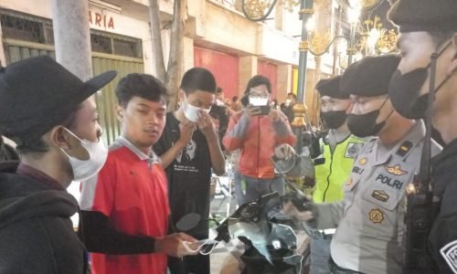 Malam Minggu, Pamor Keris Bidik Kerumunan Massa