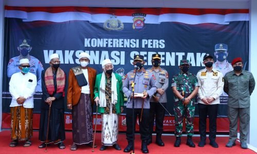 Apresiasi Ulama Di Banten Ikuti Vaksinasi, Kapolri: Kabar Baik dan Motivasi Bagi Masyarakat