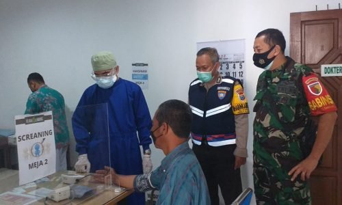 Bhabinkamtibmas Blimbing Pantau Pelaksanaan Vaksin Buster di Klinik Blimbing
