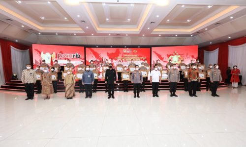 Satwil Polda Jatim menerima penghargaan Pelayanan Prima terbanyak dari Kemen PAN-RB selain katagori Pelayanan Sangat Baik dan Baik