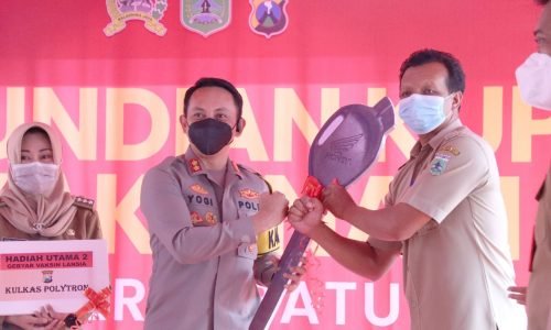 Gebyar Vaksinasi Lansia, Kapolres Batu Bagikan Doorprize Sepeda Motor