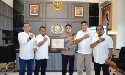 Inovasi Mobil Vaksin Keliling Polrestabes Surabaya Raih Awards PWI Jatim 2022