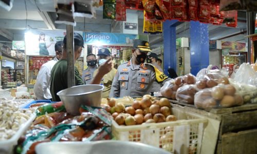 Cek Ketersediaan Stok Migor Kapolres Madiun Kota Tinjau Pasar Besar