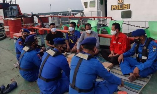 Akrabnya Polisi dan Nelayan Surabaya, Berbuka Puasa, Sholat dan Sahur di Tengah Laut