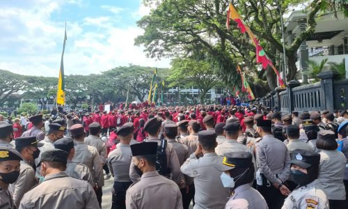 Libatkan Pasukan Asmaul Husna, Polresta Malang Kota Kawal Aksi BEM Kota Malang