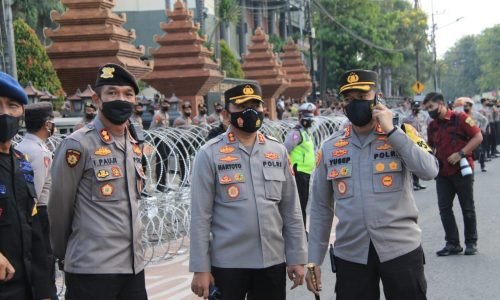 Aksi Demo Mahasiswa Cipayung Plus Surabaya Berjalan Dengan Aman dan Ditutup Dengan Buka Puasa Bersama di Depang Gedung DPRD Jatim