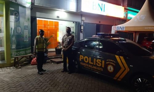 Patroli Polsek Blimbing, Dialogis Dengan Petugas Keamanan Kantor Bank BNI