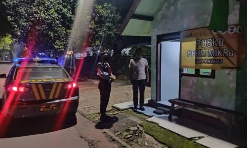 Patroli Polsek Klojen, Sambang dan Dialogis Dengan Petugas Keamanan Di Pos Kamling Jl. Veteran Kota Malang