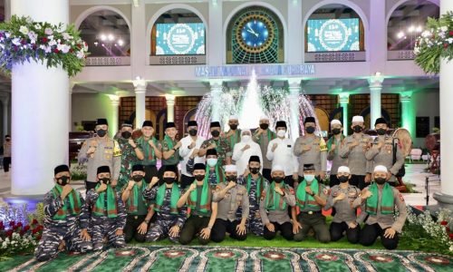 Forkopimda Jatim Ikuti Parade Bedug di Masjid Nasional Al-Akbar Surabaya