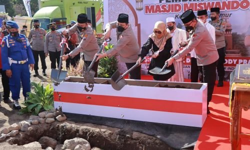 Waka Polri Letakan Batu Pertama Pembangunan Masjid di Kediri