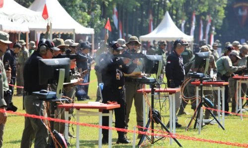 Pati Polri dan Wartawan Ramaikan Lomba Menembak Piala Kapolri