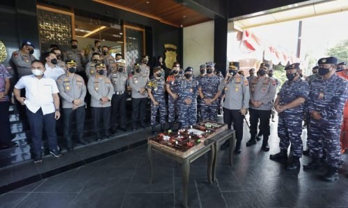 Polda Jatim “Dikepung” Prajurit TNI AL dari berbagai Kesatuan di Jatim pada 1 Juli 2022