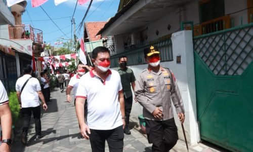 Kapolda Jatim Hadiri Gerakan Pembagian 10 Juta Bendera Merah Putih oleh Mendagri