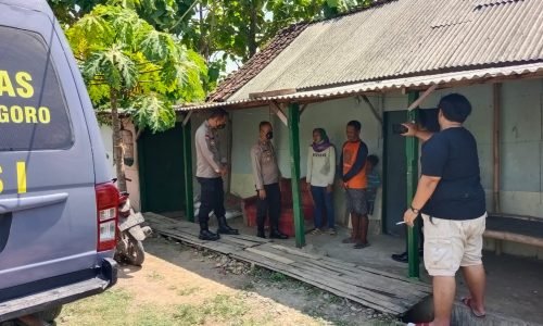 Polisi Peduli, Polres Bojonegoro Berikan Bantuan Pengobatan Bocah Cacat Sejak Lahir