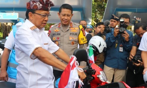 Kapolda Bali Hadiri Parade Konversi Sepeda Motor BBM ke Listrik