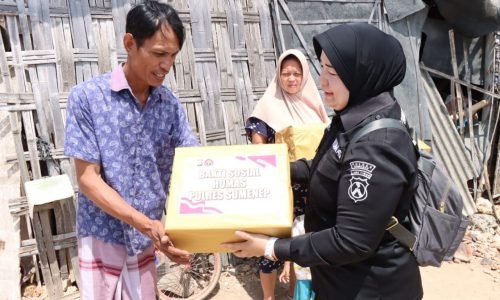 Tanggap Bencana, Polres Sumenep Berikan Bansos Untuk Korban Angin Puting Beliung