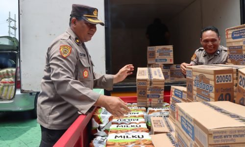 Tanggap Bencana, Polres Ngawi Kirim Bansos ke Tasikmadu Trenggalek