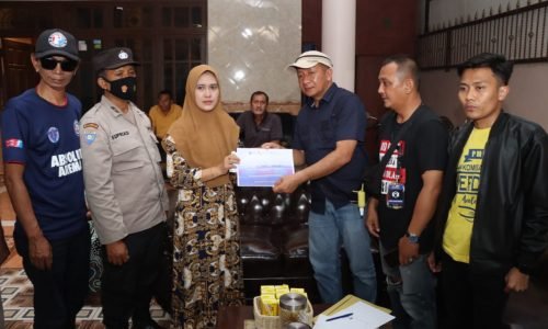 Turut Belasungkawa, Polres Malang Bersama Aremania Kunjungi Rumah Duka Aipda Anumerta Andik Purwanto