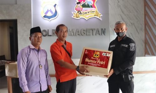 Si Humas Polres Magetan Gandeng Awak Media Salurkan Bantuan Sosial Untuk Korban Bencana Alam