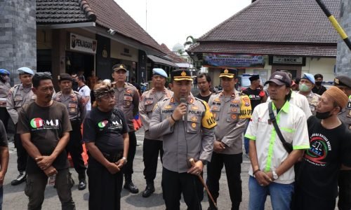 Ratusan Aktivis dan Pekerja Seni Datangi Polres Jombang Dukung Kinerja Polri