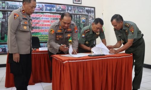 Lestarikan dan Jaga Hutan, Polres Ngawi dan Perhutani Tandatangani Kerjasama