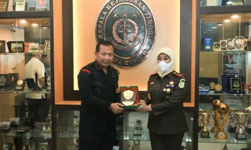 Tingkatkan Sinergitas Kapolda Jatim Courtesy Call dengan Kajati Jatim