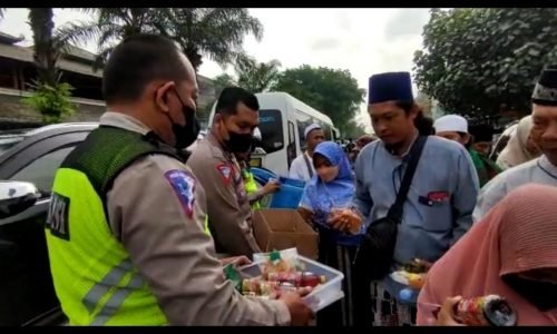 Perayaan Haul Habib Ali Bin Al Habsi di Solo, Polri Berbagi Berkah untuk Sesama