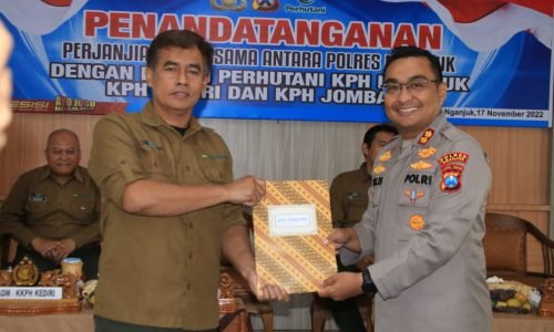 Polres Nganjuk bersama Perhutani Tandatangani MOU Terkait Pemberantas Illegal Logging