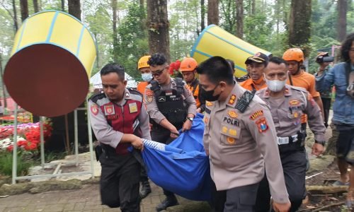 Kapolres Magetan Pimpin Evakuasi Korban Laka Bus Pariwisata di Sarangan