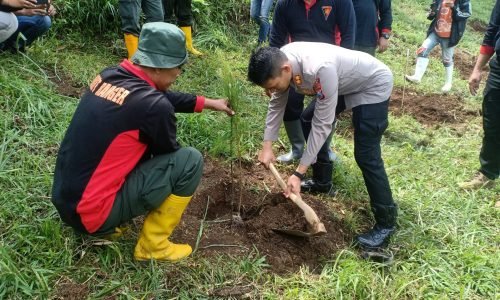 Sinergitas Polres Batu Bersama TNI Gelar Penghijauan