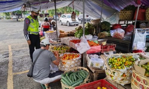 Polsek Tabanan Himbau Kamtibmas Dan Prokes Di Pasar Dan Terminal