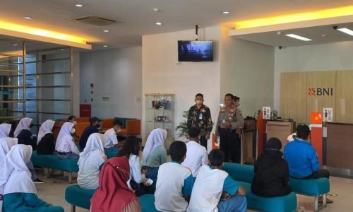 Cegah Aksi Penipuan Lewat Medsos, Polres Ponorogo Berikan Penyuluhan Nasabah Bank