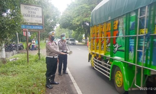 Libur Nataru, Polres Bondowoso Lakukan Public Addres di Jalur Rawan Kecelakaan