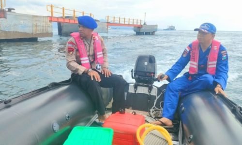 Berikan Rasa Aman dan Nyaman, Satpolairud Polresta Banyuwangi Patroli Perairan Selat Bali