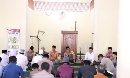 Safari Jumat, Polres Ngawi Tebar Kurma Ramadan