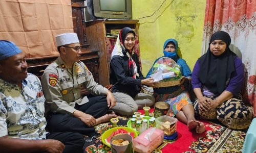 Kapolsek Klojen dan Ketua Bhayangkari Ranting Klojen Takziah Kerumah Ibu Sunarti Warga Kampung Putih