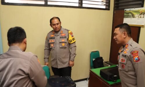 Kapolres Ngawi Kunjungi Polsek Karangjati Beri Semangat Anggota